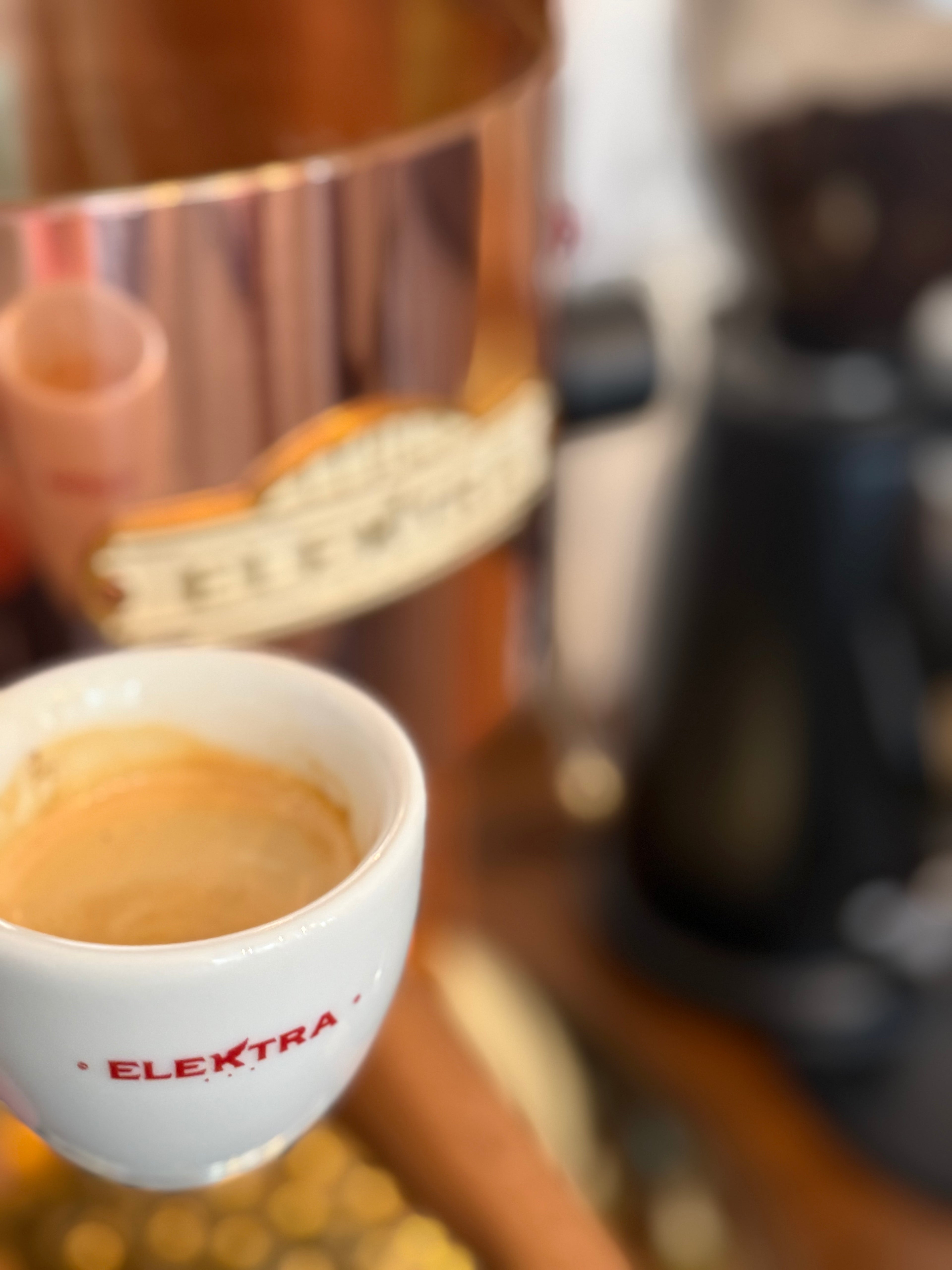 Usada Elektra Mini vertical color latón 120V (Poco Uso)
